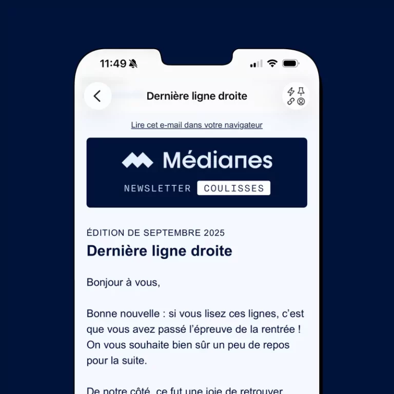 La newsletter Coulisses de Médianes affichée sur un smartphone.